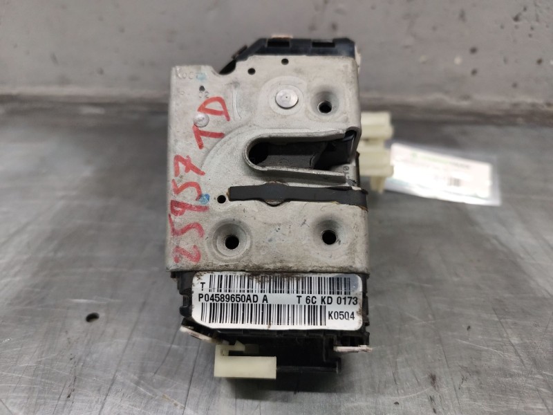Recambio de cerradura puerta trasera derecha para jeep compass (mk49) 2.2 crd referencia OEM IAM p04589650ad  