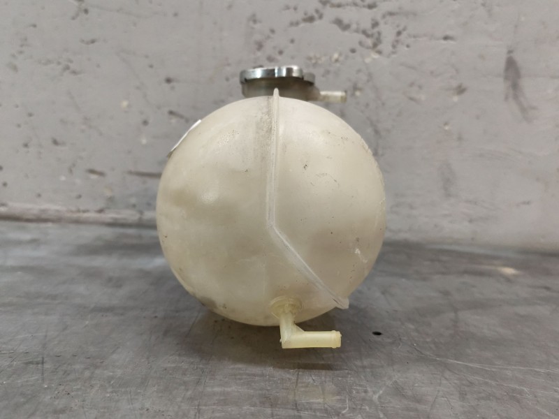 Recambio de deposito expansion para nissan micra (k11) básico referencia OEM IAM   
