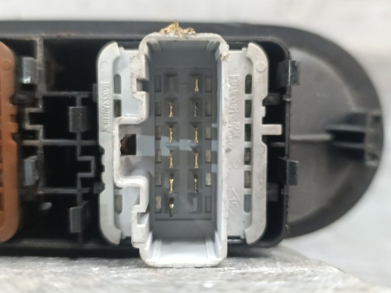 Recambio de mando elevalunas delantero izquierdo para renault scenic ii authentique referencia OEM IAM 025330  