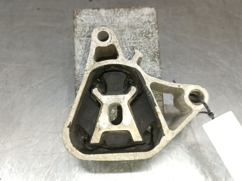 Recambio de soporte motor delantero para infiniti q30 1.5 d referencia OEM IAM A2462400809  