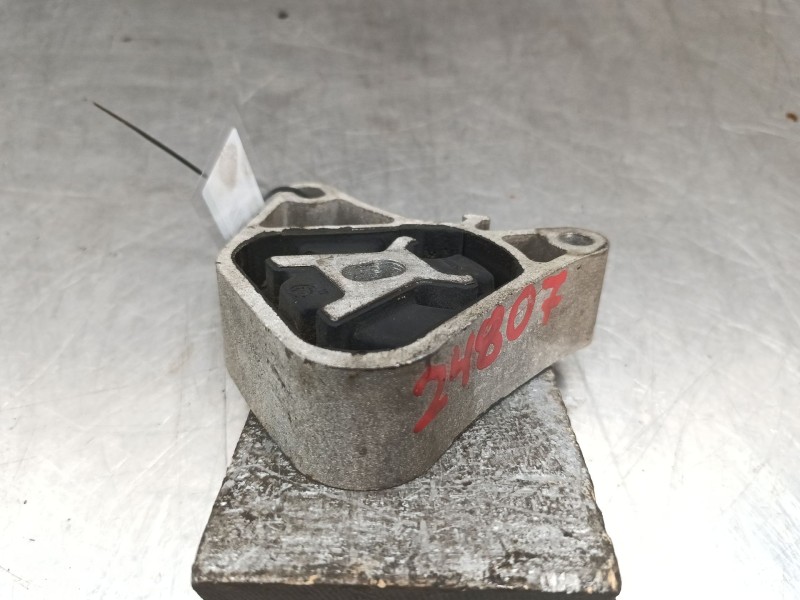 Recambio de soporte motor delantero para infiniti q30 1.5 d referencia OEM IAM A2462400809  