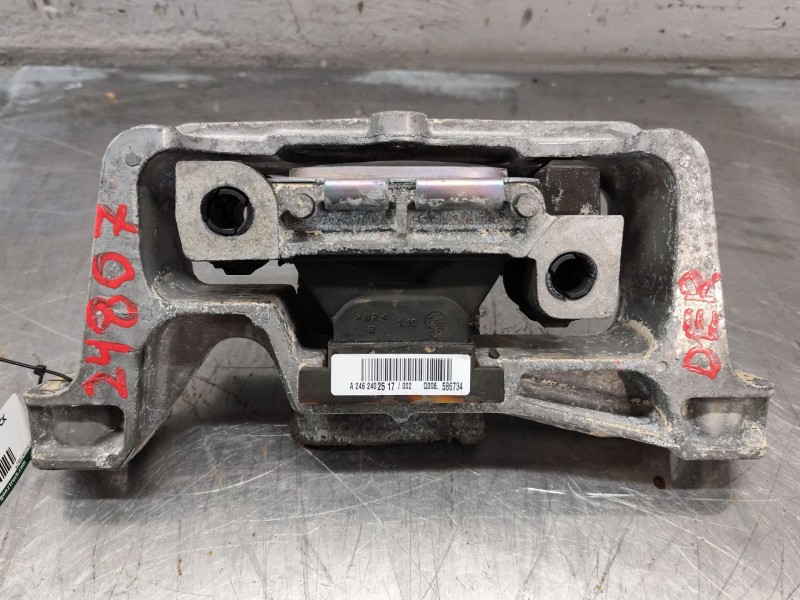 Recambio de soporte motor derecho para infiniti q30 1.5 d referencia OEM IAM a2462402517  