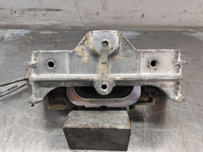 Recambio de soporte motor derecho para infiniti q30 1.5 d referencia OEM IAM a2462402517  