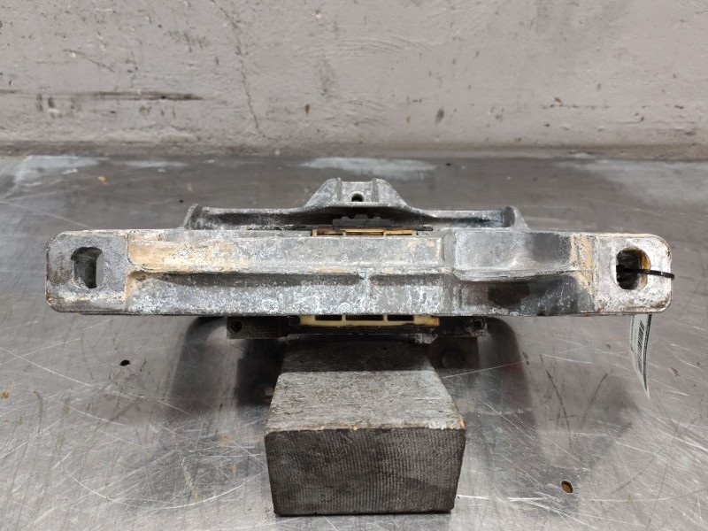 Recambio de soporte motor derecho para infiniti q30 1.5 d referencia OEM IAM a2462402517  