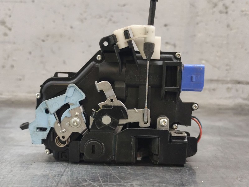 Recambio de cerradura puerta trasera izquierda para volkswagen golf v (1k1) 1.9 tdi referencia OEM IAM 7L0839015D  