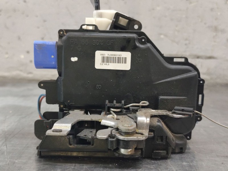 Recambio de cerradura puerta trasera izquierda para volkswagen golf v (1k1) 1.9 tdi referencia OEM IAM 7L0839015D  