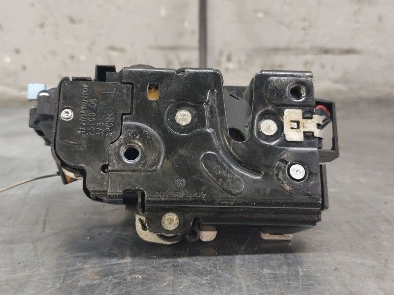 Recambio de cerradura puerta trasera izquierda para volkswagen golf v (1k1) 1.9 tdi referencia OEM IAM 7L0839015D  