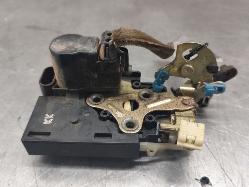 Recambio de cerradura puerta trasera derecha para daewoo nubira berlina 2.0 cat referencia OEM IAM   