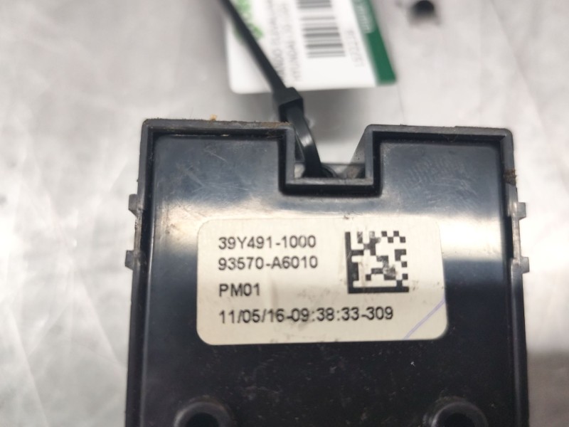 Recambio de mando elevalunas delantero izquierdo para hyundai i30 (gd) 1.6 crdi referencia OEM IAM 39Y4901310  