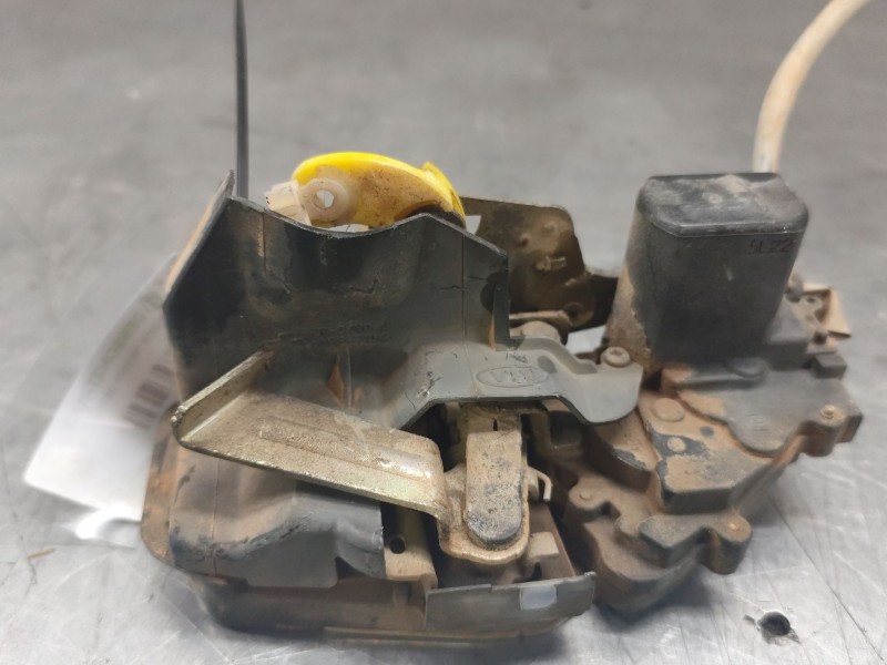 Recambio de cerradura puerta trasera derecha para kia carens 2.0 crdi ex monovolumen referencia OEM IAM   