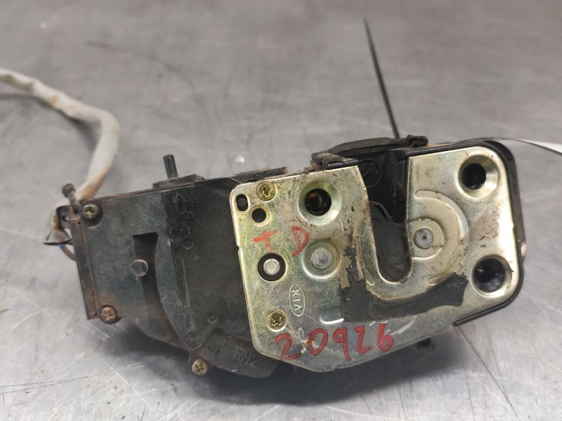 Recambio de cerradura puerta trasera derecha para kia carens 2.0 crdi ex monovolumen referencia OEM IAM   
