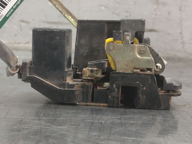 Recambio de cerradura puerta delantera derecha para kia carens 2.0 crdi ex monovolumen referencia OEM IAM   