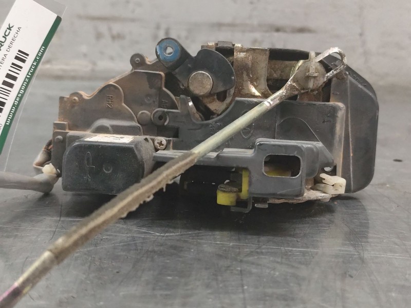 Recambio de cerradura puerta delantera derecha para kia carens 2.0 crdi ex monovolumen referencia OEM IAM   