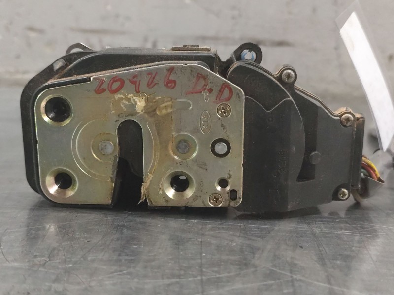 Recambio de cerradura puerta delantera derecha para kia carens 2.0 crdi ex monovolumen referencia OEM IAM   