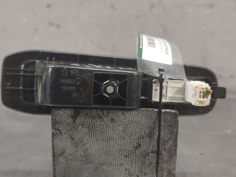 Recambio de mando elevalunas trasero derecho para peugeot 308 active referencia OEM IAM   