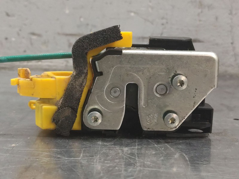 Recambio de cerradura puerta delantera derecha para hyundai i30 (gd) 1.6 crdi referencia OEM IAM 81320A6110  