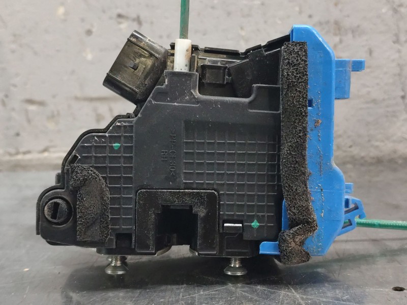 Recambio de cerradura puerta trasera derecha para hyundai i30 (gd) 1.6 crdi referencia OEM IAM 81420A6100  