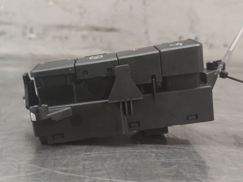 Recambio de boton regulacion de faros para hyundai i30 (gd) 1.6 crdi referencia OEM IAM 93310A6080RY  