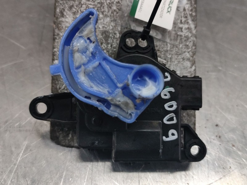 Recambio de motor apertura trampillas climatizador para hyundai i30 (gd) 1.6 crdi referencia OEM IAM D267EBAAA01  