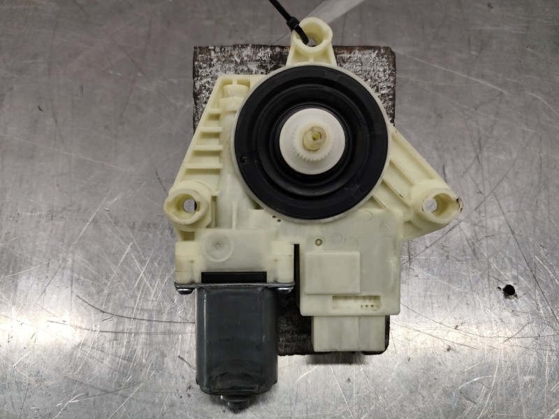 Recambio de motor elevalunas delantero izquierdo para skoda fabia iii (nj3) 1.4 tdi referencia OEM IAM 6V1959801B  