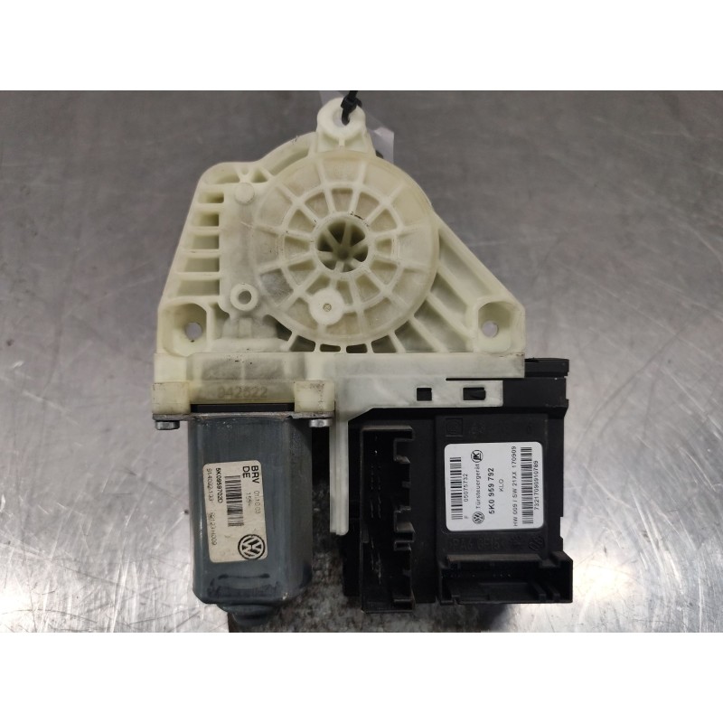 Recambio de motor elevalunas delantero derecho para volkswagen golf vi (5k1) 2.0 tdi referencia OEM IAM 5K0959792  