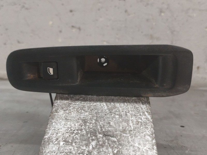 Recambio de mando elevalunas trasero izquierdo para peugeot 308 active referencia OEM IAM   
