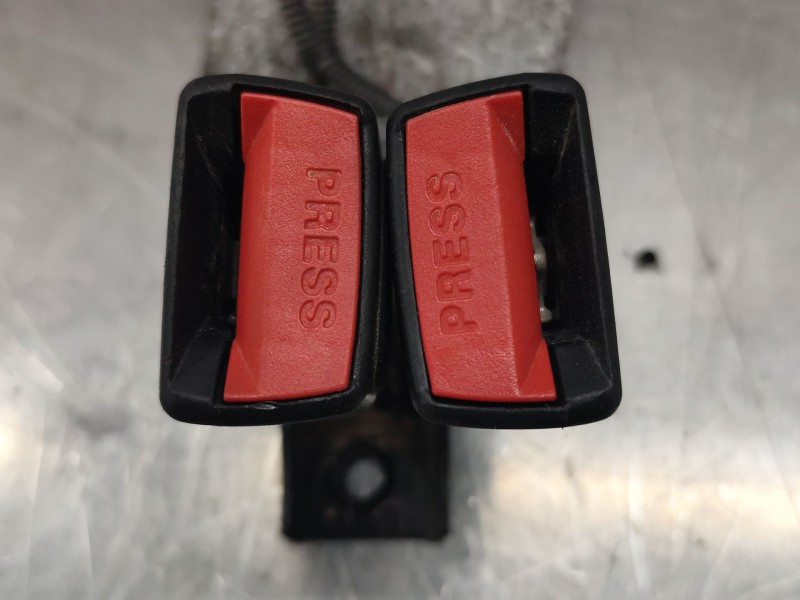 Recambio de enganche de cinturon trasero izquierdo para hyundai i30 (gd) 1.6 crdi referencia OEM IAM   