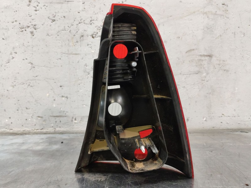 Recambio de piloto trasero izquierdo para dacia logan 1.4 cat referencia OEM IAM   