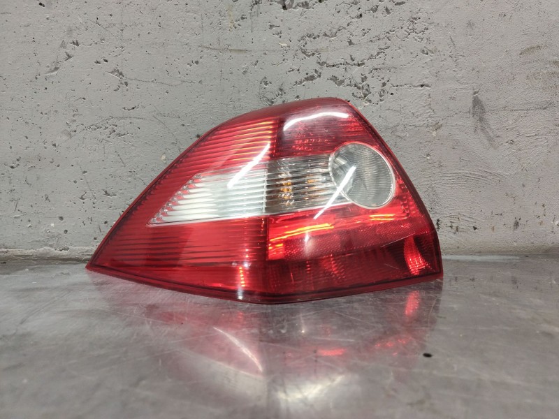 Recambio de piloto trasero izquierdo para renault megane ii classic berlina confort authentique referencia OEM IAM   