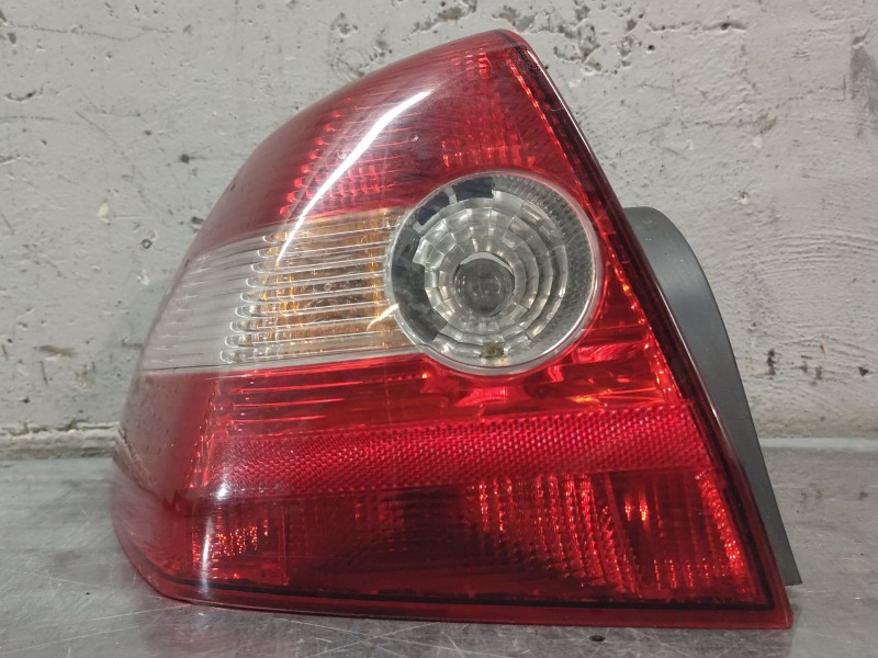 Recambio de piloto trasero izquierdo para renault megane ii classic berlina confort authentique referencia OEM IAM   