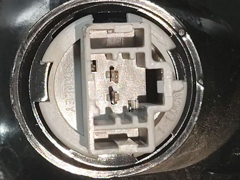 Recambio de piloto trasero izquierdo interior para mazda 3 berlina (bk) 1.6 crdt active referencia OEM IAM   