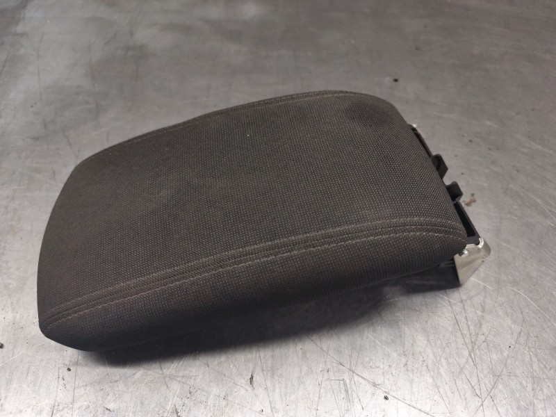 Recambio de apoyabrazos central para peugeot 308 active referencia OEM IAM   