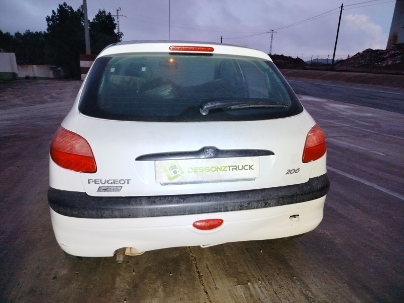 peugeot 206 berlina del año 2001