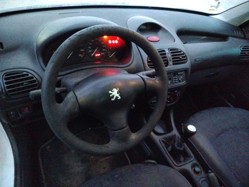 peugeot 206 berlina del año 2001
