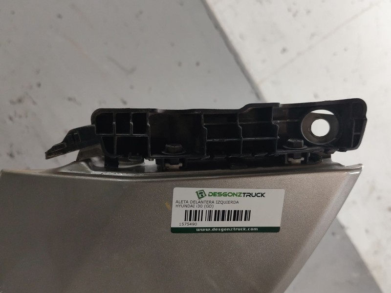Recambio de aleta delantera izquierda para hyundai i30 (gd) 1.6 crdi referencia OEM IAM   