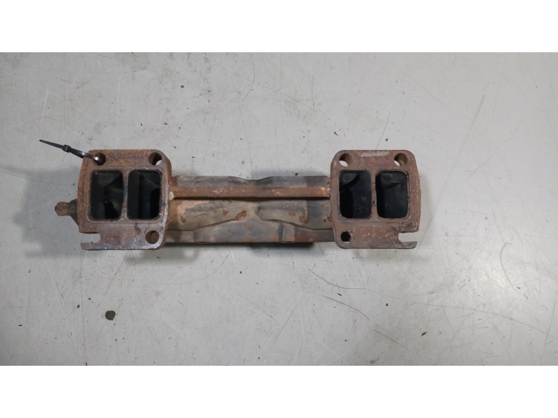 Recambio de colector escape para nissan atleon 140 referencia OEM IAM 140049X701  