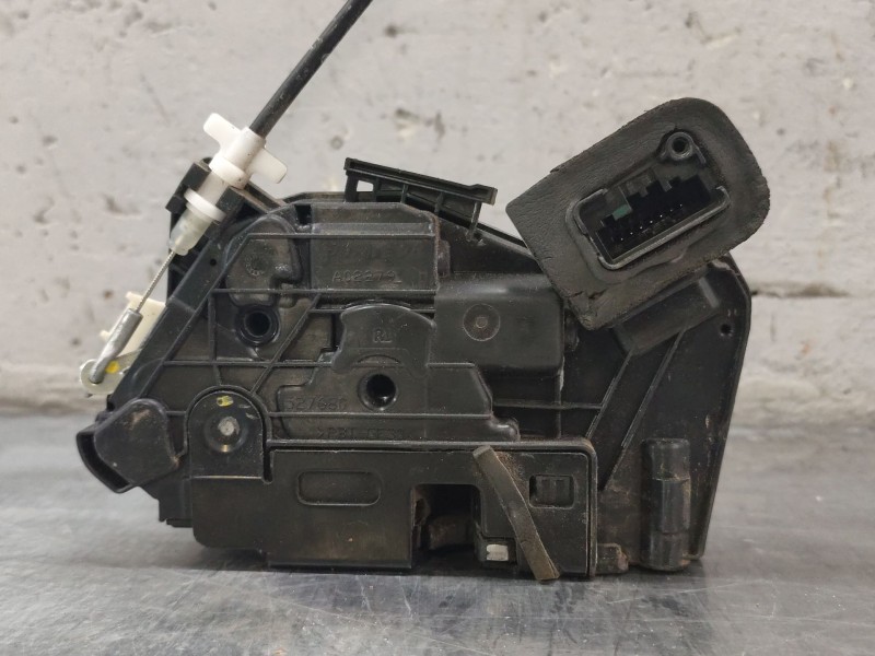 Recambio de cerradura puerta delantera derecha para skoda fabia iii (nj3) 1.4 tdi referencia OEM IAM 6V1837016A  