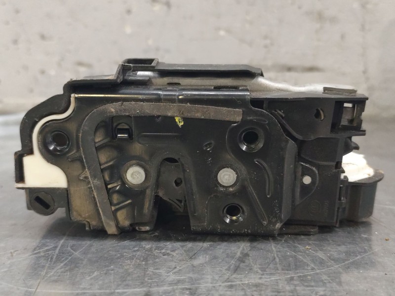 Recambio de cerradura puerta delantera derecha para skoda fabia iii (nj3) 1.4 tdi referencia OEM IAM 6V1837016A  