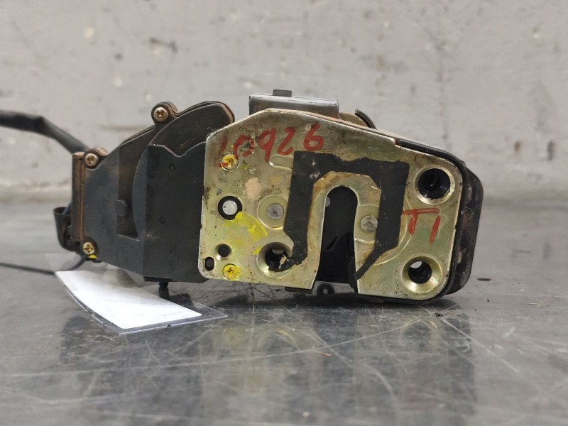 Recambio de cerradura puerta trasera izquierda para kia carens 2.0 crdi ex monovolumen referencia OEM IAM   