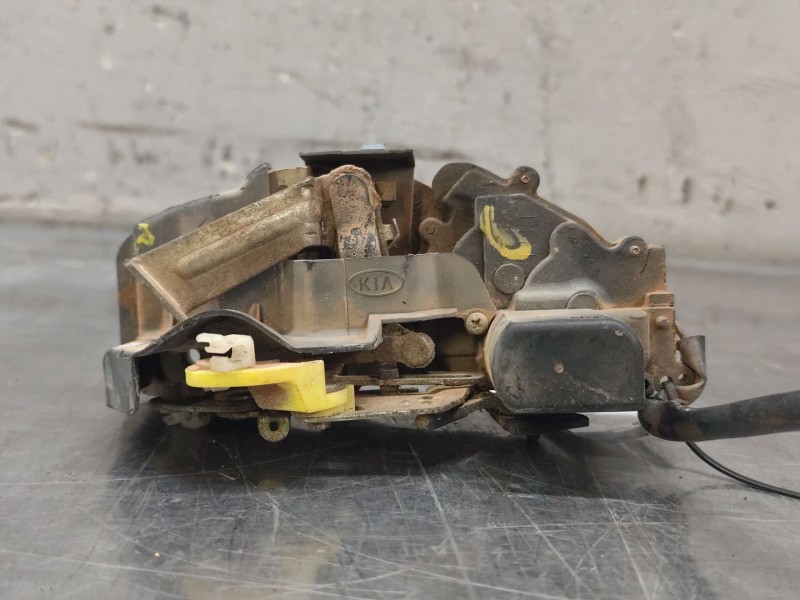 Recambio de cerradura puerta trasera izquierda para kia carens 2.0 crdi ex monovolumen referencia OEM IAM   