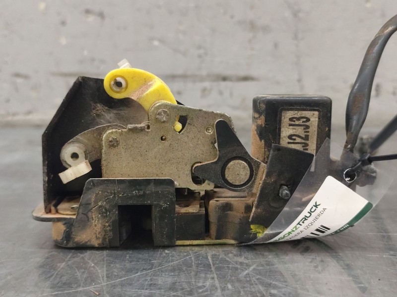 Recambio de cerradura puerta trasera izquierda para kia carens 2.0 crdi ex monovolumen referencia OEM IAM   