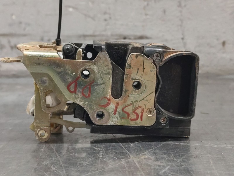 Recambio de cerradura puerta delantera derecha para daewoo nubira berlina 2.0 cat referencia OEM IAM   