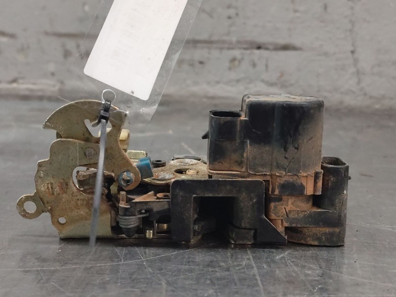 Recambio de cerradura puerta delantera derecha para daewoo nubira berlina 2.0 cat referencia OEM IAM   