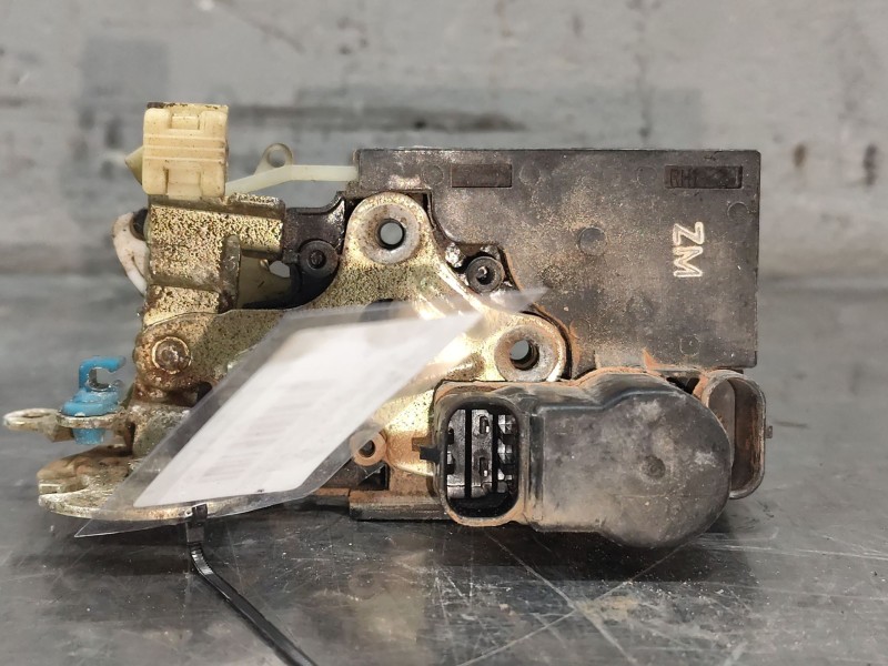 Recambio de cerradura puerta delantera derecha para daewoo nubira berlina 2.0 cat referencia OEM IAM   