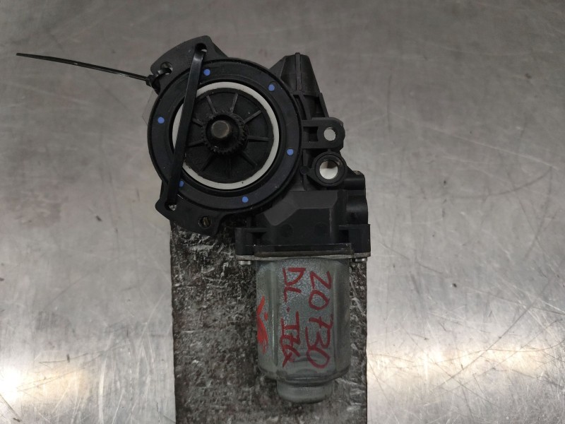 Recambio de motor elevalunas delantero izquierdo para kia cee´d 1.4 cat referencia OEM IAM   