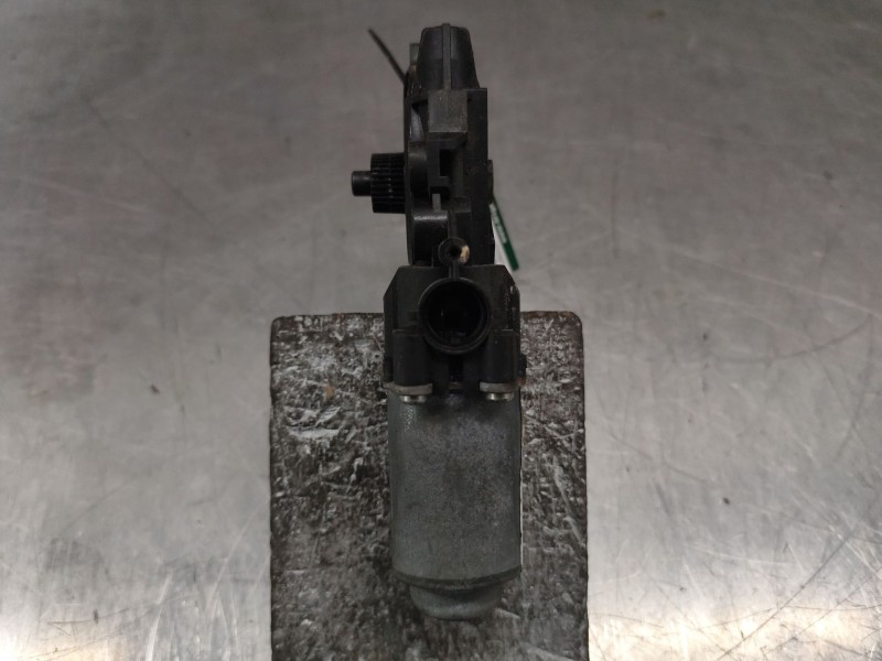 Recambio de motor elevalunas delantero izquierdo para kia cee´d 1.4 cat referencia OEM IAM   