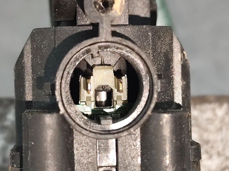 Recambio de motor elevalunas delantero izquierdo para kia cee´d 1.4 cat referencia OEM IAM   