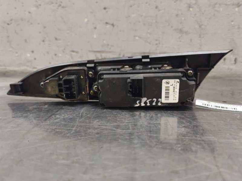 Recambio de mando elevalunas delantero izquierdo para mazda 3 berlina (bk) 1.6 crdt active referencia OEM IAM   