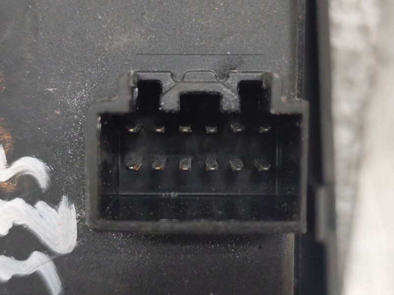 Recambio de mando elevalunas delantero izquierdo para mazda 3 berlina (bk) 1.6 crdt active referencia OEM IAM   