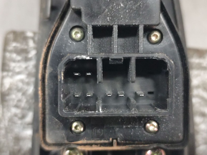 Recambio de mando elevalunas delantero izquierdo para mazda 3 berlina (bk) 1.6 crdt active referencia OEM IAM   